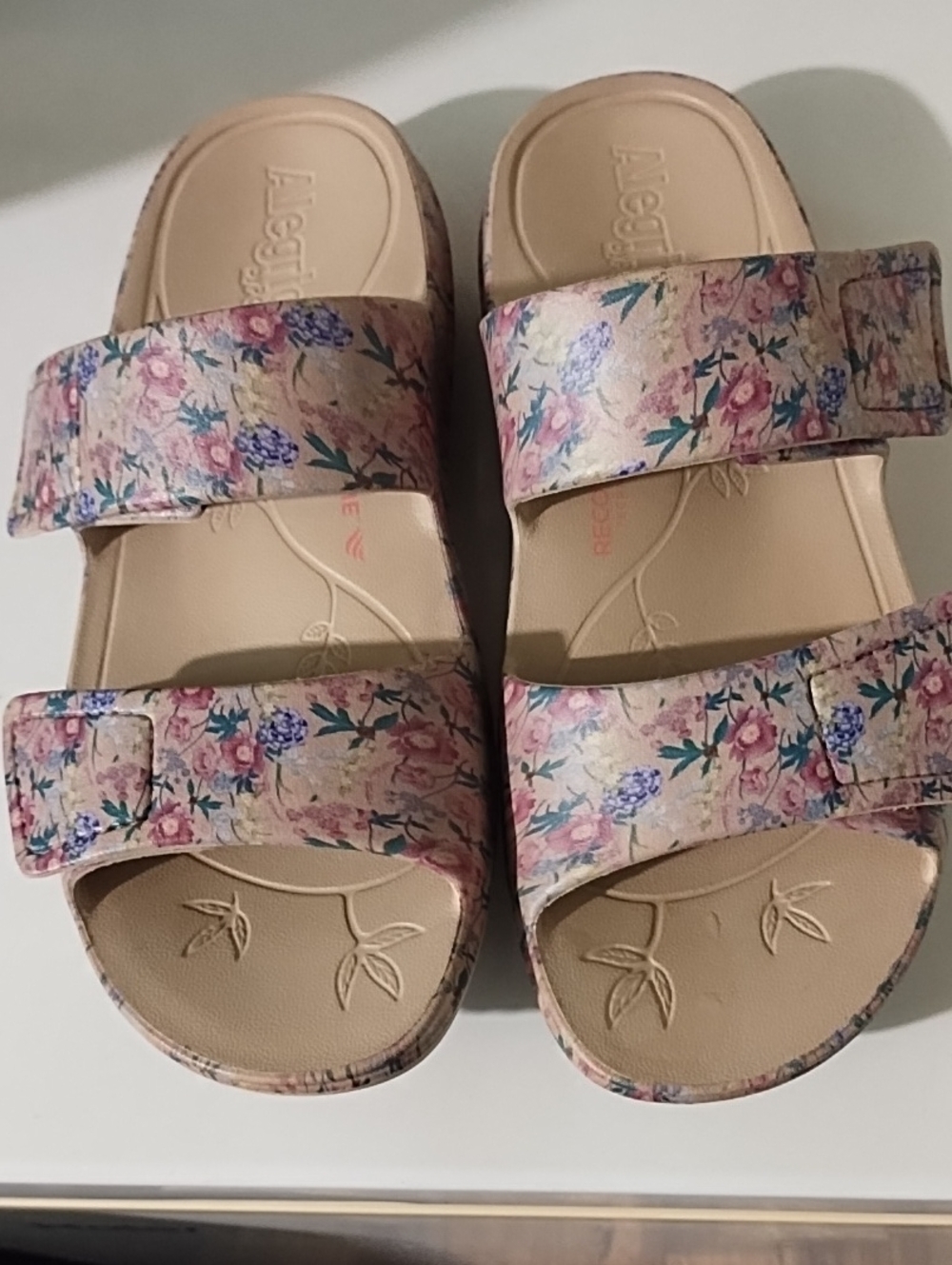Alegria EUC Size 9 Floral Double-Strap Slide Sandals in Pink and Beige.